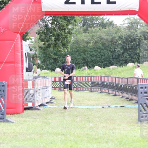 21.06.2026 - 29. Vierlanden-Triathlon Andreas Tolksdorf http://msf.ph/oto/9870823 21.06.2026 10:53:11 Ziel 37, 37 meine-sportfotos.de