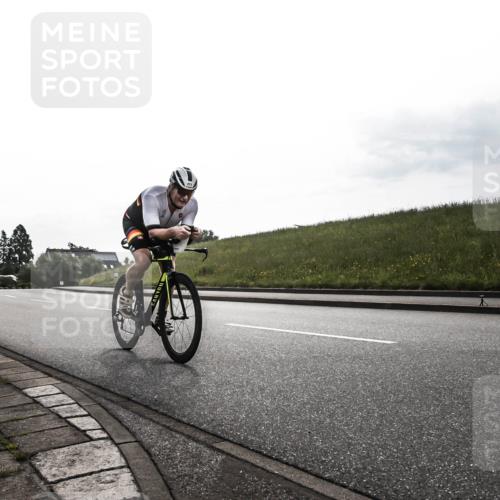 21.06.2026 - 29. Vierlanden-Triathlon H.Heesch http://msf.ph/oto/9870828 21.06.2026 09:18:14 Radfahren 211, 291 meine-sportfotos.de