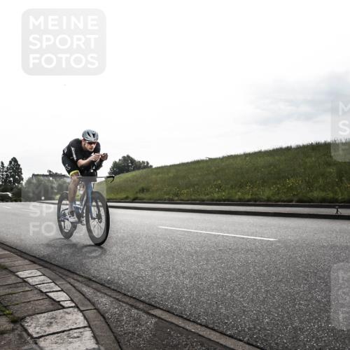 21.06.2026 - 29. Vierlanden-Triathlon H.Heesch http://msf.ph/oto/9870840 21.06.2026 09:18:30 Radfahren 37, 108 meine-sportfotos.de