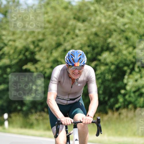 21.06.2026 - Viking Triathlon Michael Burmester http://msf.ph/oto/9870853 21.06.2026 12:37:04 Radfahren 60, 77, 295, 479, 519 meine-sportfotos.de