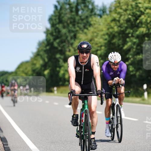 21.06.2026 - Viking Triathlon Michael Burmester http://msf.ph/oto/9870889 21.06.2026 12:37:22 Radfahren 77, 141, 244, 298, 300, 409, 448, 471, 519, 519 meine-sportfotos.de