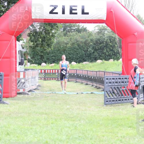 21.06.2026 - 29. Vierlanden-Triathlon Andreas Tolksdorf http://msf.ph/oto/9870903 21.06.2026 10:54:15 Ziel  meine-sportfotos.de