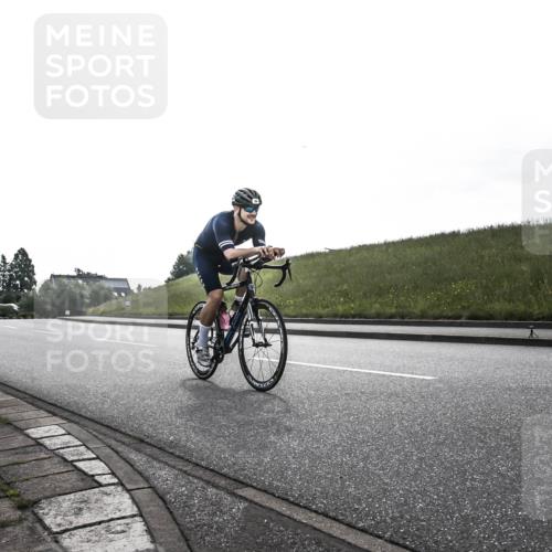 21.06.2026 - 29. Vierlanden-Triathlon H.Heesch http://msf.ph/oto/9870922 21.06.2026 09:19:20 Radfahren 24, 169, 228 meine-sportfotos.de