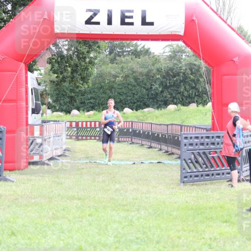 21.06.2026 - 29. Vierlanden-Triathlon Andreas Tolksdorf http://msf.ph/oto/9870940 21.06.2026 10:54:15 Ziel  meine-sportfotos.de