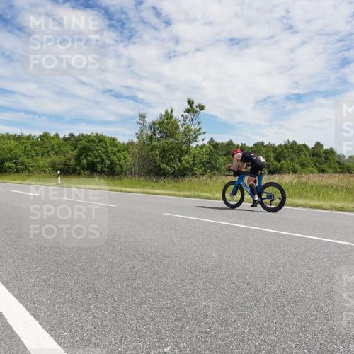 21.06.2026 - Viking Triathlon Michael Burmester http://msf.ph/oto/9871053 21.06.2026 12:16:07 Radfahren 178, 184, 195, 248, 333, 347, 377, 394, 405, 521, 551, 590, 603, 651 meine-sportfotos.de