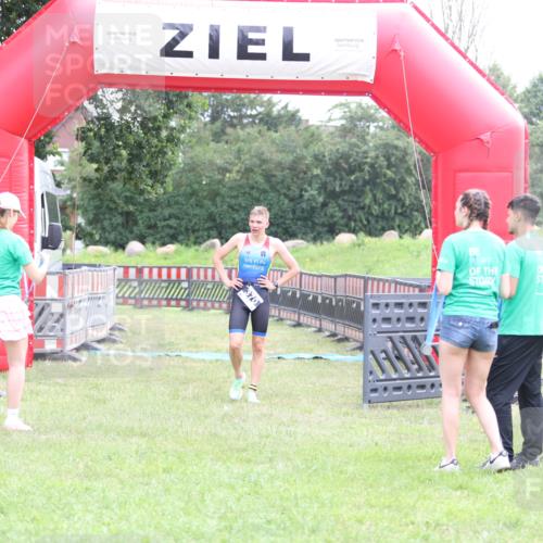21.06.2026 - 29. Vierlanden-Triathlon Andreas Tolksdorf http://msf.ph/oto/9871080 21.06.2026 10:54:20 Ziel  meine-sportfotos.de