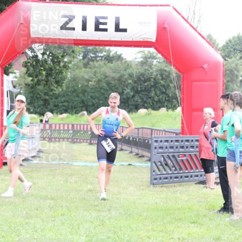 21.06.2026 - 29. Vierlanden-Triathlon Andreas Tolksdorf http://msf.ph/oto/9871109 21.06.2026 10:54:25 Ziel  meine-sportfotos.de