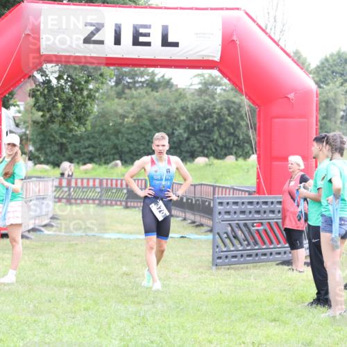21.06.2026 - 29. Vierlanden-Triathlon Andreas Tolksdorf http://msf.ph/oto/9871150 21.06.2026 10:54:25 Ziel  meine-sportfotos.de