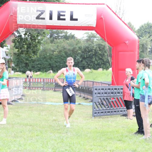 21.06.2026 - 29. Vierlanden-Triathlon Andreas Tolksdorf http://msf.ph/oto/9871164 21.06.2026 10:54:25 Ziel  meine-sportfotos.de