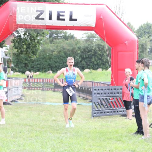 21.06.2026 - 29. Vierlanden-Triathlon Andreas Tolksdorf http://msf.ph/oto/9871180 21.06.2026 10:54:25 Ziel  meine-sportfotos.de