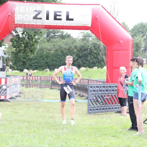 21.06.2026 - 29. Vierlanden-Triathlon Andreas Tolksdorf http://msf.ph/oto/9871206 21.06.2026 10:54:25 Ziel  meine-sportfotos.de