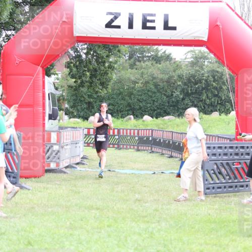 21.06.2026 - 29. Vierlanden-Triathlon Andreas Tolksdorf http://msf.ph/oto/9871229 21.06.2026 10:55:26 Ziel  meine-sportfotos.de