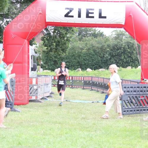 21.06.2026 - 29. Vierlanden-Triathlon Andreas Tolksdorf http://msf.ph/oto/9871236 21.06.2026 10:55:26 Ziel  meine-sportfotos.de