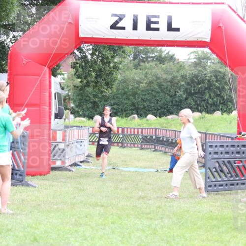 21.06.2026 - 29. Vierlanden-Triathlon Andreas Tolksdorf http://msf.ph/oto/9871242 21.06.2026 10:55:26 Ziel  meine-sportfotos.de