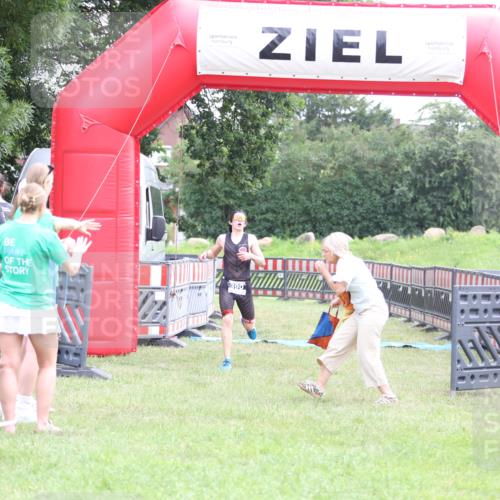 21.06.2026 - 29. Vierlanden-Triathlon Andreas Tolksdorf http://msf.ph/oto/9871294 21.06.2026 10:55:26 Ziel  meine-sportfotos.de