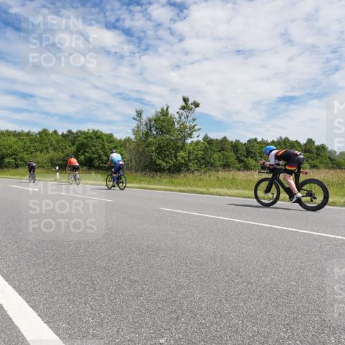 21.06.2026 - Viking Triathlon Michael Burmester http://msf.ph/oto/9871321 21.06.2026 12:18:14 Radfahren 25, 200, 354, 404, 423, 448, 520, 520, 547, 568, 575, 576, 633, 636 meine-sportfotos.de