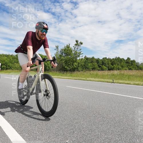 21.06.2026 - Viking Triathlon Michael Burmester http://msf.ph/oto/9871349 21.06.2026 12:18:22 Radfahren 5, 25, 43, 423, 448, 520, 520, 547, 575, 633, 636 meine-sportfotos.de