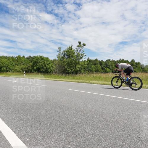 21.06.2026 - Viking Triathlon Michael Burmester http://msf.ph/oto/9871379 21.06.2026 12:18:35 Radfahren 5, 43, 80, 82, 391, 520, 623 meine-sportfotos.de