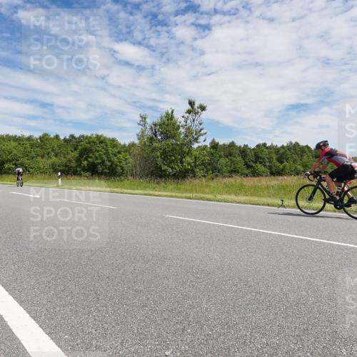 21.06.2026 - Viking Triathlon Michael Burmester http://msf.ph/oto/9871534 21.06.2026 12:20:18 Radfahren 143, 372, 379, 401 meine-sportfotos.de
