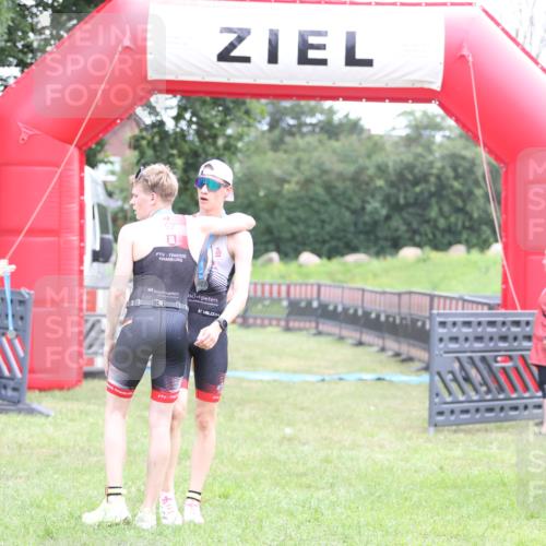 21.06.2026 - 29. Vierlanden-Triathlon Andreas Tolksdorf http://msf.ph/oto/9871596 21.06.2026 10:55:56 Ziel 210, 339, 210, 339 meine-sportfotos.de