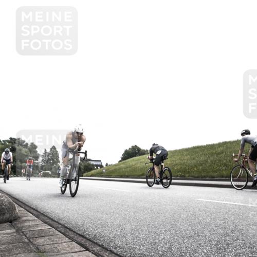 21.06.2026 - 29. Vierlanden-Triathlon H.Heesch http://msf.ph/oto/9871619 21.06.2026 10:37:49 Radfahren 20, 27, 35, 67, 233, 275, 336, 429 meine-sportfotos.de