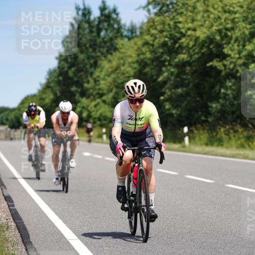 21.06.2026 - Viking Triathlon Michael Burmester http://msf.ph/oto/9871663 21.06.2026 12:41:07 Radfahren 40, 43, 82, 117, 147, 192, 332, 391, 404, 425, 469, 491, 491, 498, 566, 604, 656 meine-sportfotos.de