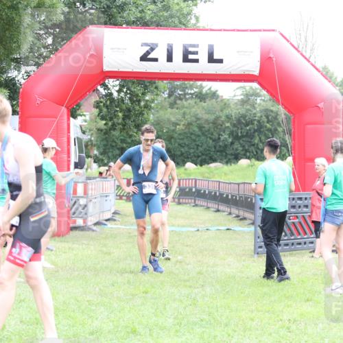 21.06.2026 - 29. Vierlanden-Triathlon Andreas Tolksdorf http://msf.ph/oto/9871694 21.06.2026 10:56:01 Ziel 210, 210 meine-sportfotos.de