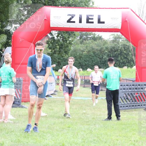 21.06.2026 - 29. Vierlanden-Triathlon Andreas Tolksdorf http://msf.ph/oto/9871769 21.06.2026 10:56:05 Ziel 210, 210 meine-sportfotos.de
