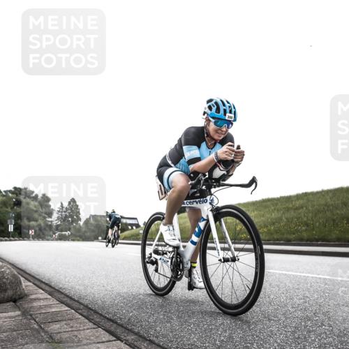 21.06.2026 - 29. Vierlanden-Triathlon H.Heesch http://msf.ph/oto/9871785 21.06.2026 10:40:00 Radfahren 300 meine-sportfotos.de