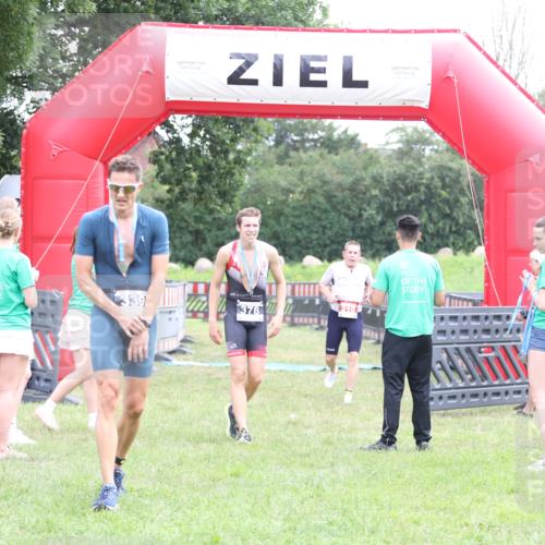 21.06.2026 - 29. Vierlanden-Triathlon Andreas Tolksdorf http://msf.ph/oto/9871810 21.06.2026 10:56:05 Ziel 210, 210 meine-sportfotos.de