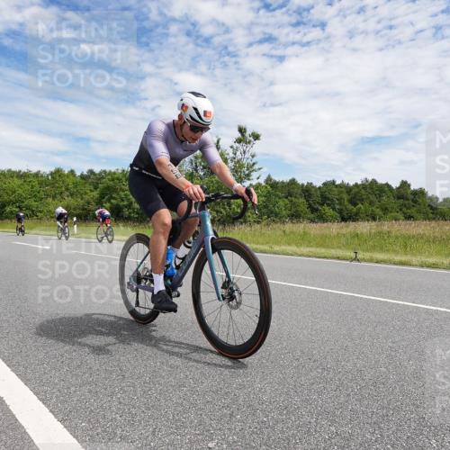 21.06.2026 - Viking Triathlon Michael Burmester http://msf.ph/oto/9871833 21.06.2026 12:22:49 Radfahren 134, 142, 158, 279, 329, 364, 436, 442, 577, 630 meine-sportfotos.de