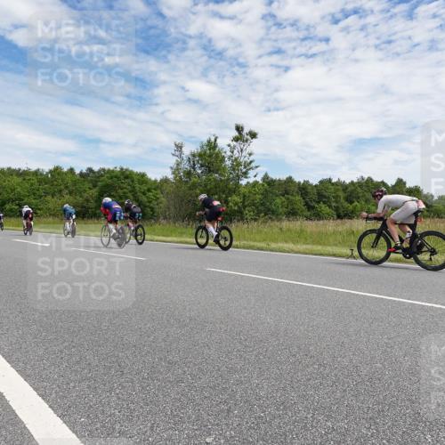 21.06.2026 - Viking Triathlon Michael Burmester http://msf.ph/oto/9872025 21.06.2026 12:24:14 Radfahren 58, 353, 357, 358, 534 meine-sportfotos.de