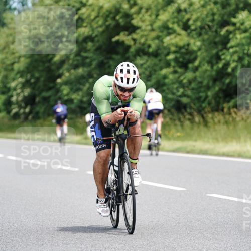 21.06.2026 - Viking Triathlon Michael Burmester http://msf.ph/oto/9872100 21.06.2026 12:43:21 Radfahren 41, 86, 202, 223, 243, 243, 374, 429, 434, 472, 602, 654, 668, 670 meine-sportfotos.de