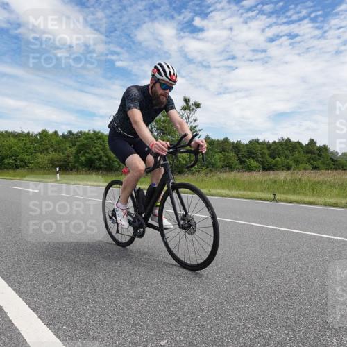 21.06.2026 - Viking Triathlon Michael Burmester http://msf.ph/oto/9872335 21.06.2026 12:27:18 Radfahren 38, 218, 266, 273, 444, 444, 490, 554, 639 meine-sportfotos.de