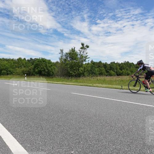 21.06.2026 - Viking Triathlon Michael Burmester http://msf.ph/oto/9872604 21.06.2026 12:30:56 Radfahren 34, 45, 111, 113, 125, 188, 199, 241, 252, 327, 340, 383, 445, 485, 553, 567, 578, 663 meine-sportfotos.de