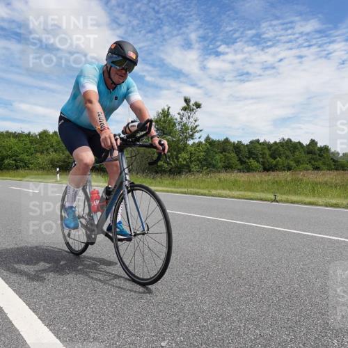 21.06.2026 - Viking Triathlon Michael Burmester http://msf.ph/oto/9872607 21.06.2026 12:30:58 Radfahren 34, 45, 111, 113, 125, 188, 199, 241, 252, 327, 340, 383, 445, 485, 553, 567, 574, 578, 663 meine-sportfotos.de