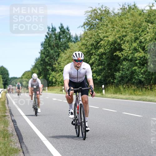 21.06.2026 - Viking Triathlon Michael Burmester http://msf.ph/oto/9872726 21.06.2026 12:45:31 Radfahren 48, 54, 135, 173, 182, 249, 254, 254, 309, 309 meine-sportfotos.de