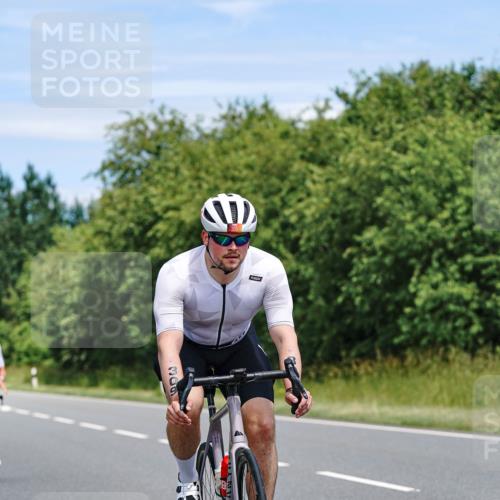 21.06.2026 - Viking Triathlon Michael Burmester http://msf.ph/oto/9872730 21.06.2026 12:45:31 Radfahren 48, 54, 135, 173, 182, 249, 254, 254, 309, 309 meine-sportfotos.de