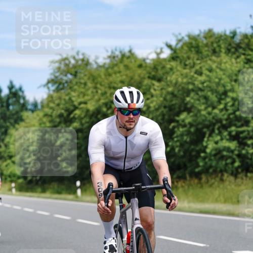 21.06.2026 - Viking Triathlon Michael Burmester http://msf.ph/oto/9872737 21.06.2026 12:45:31 Radfahren 48, 54, 135, 173, 182, 249, 254, 254, 309, 309 meine-sportfotos.de