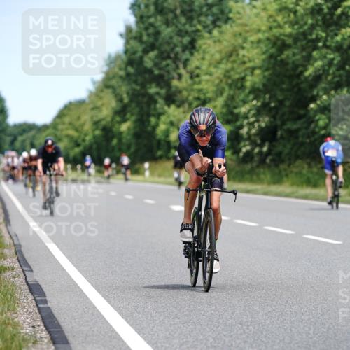 21.06.2026 - Viking Triathlon Michael Burmester http://msf.ph/oto/9872804 21.06.2026 12:45:52 Radfahren 54, 135, 205, 238, 309, 352, 421, 442, 561 meine-sportfotos.de