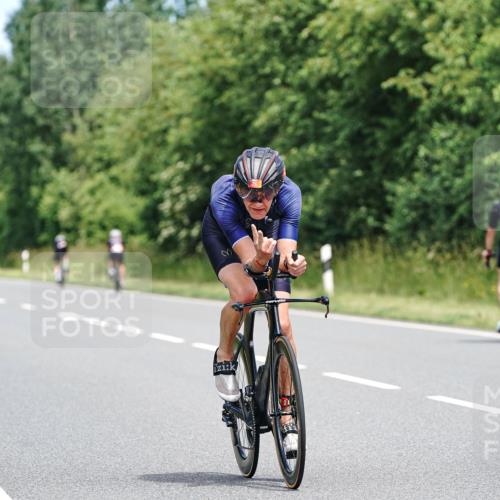 21.06.2026 - Viking Triathlon Michael Burmester http://msf.ph/oto/9872814 21.06.2026 12:45:53 Radfahren 54, 135, 205, 238, 309, 352, 421, 442, 561 meine-sportfotos.de