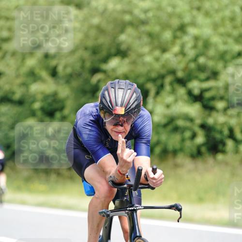 21.06.2026 - Viking Triathlon Michael Burmester http://msf.ph/oto/9872825 21.06.2026 12:45:53 Radfahren 54, 135, 205, 238, 309, 352, 421, 442, 561 meine-sportfotos.de