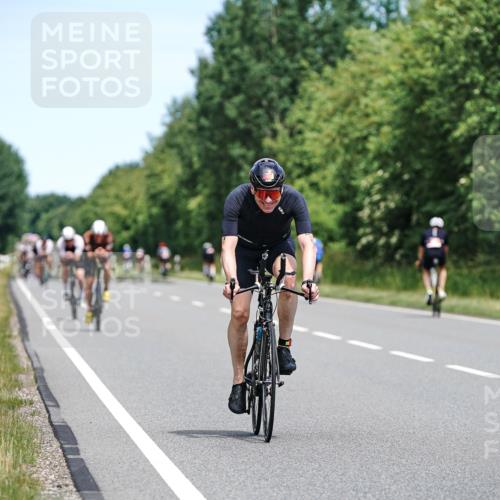 21.06.2026 - Viking Triathlon Michael Burmester http://msf.ph/oto/9872831 21.06.2026 12:45:56 Radfahren 54, 205, 238, 309, 352, 352, 421, 442, 561 meine-sportfotos.de