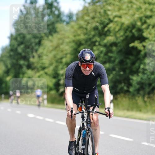 21.06.2026 - Viking Triathlon Michael Burmester http://msf.ph/oto/9872841 21.06.2026 12:45:57 Radfahren 54, 205, 238, 352, 352, 421, 442, 561 meine-sportfotos.de