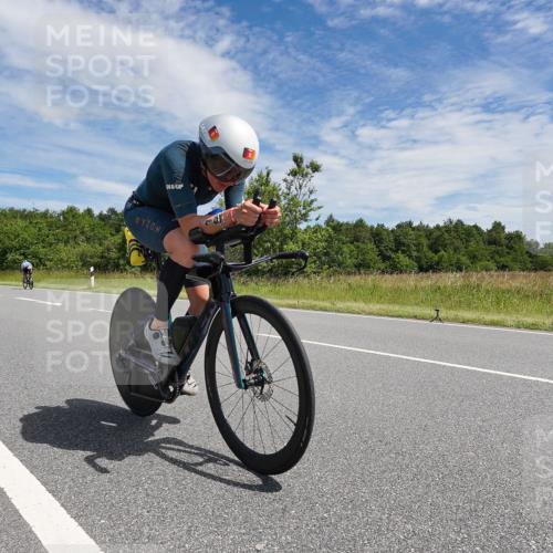 21.06.2026 - Viking Triathlon Michael Burmester http://msf.ph/oto/9873006 21.06.2026 12:35:49 Radfahren 14, 37, 153, 449, 486, 562 meine-sportfotos.de