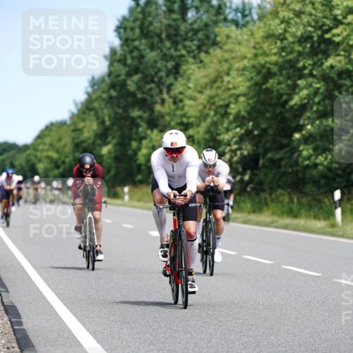 21.06.2026 - Viking Triathlon Michael Burmester http://msf.ph/oto/9873009 21.06.2026 12:46:35 Radfahren 16, 36, 81, 105, 165, 178, 184, 251, 364, 407, 457, 457, 504, 546, 606, 629, 629, 634 meine-sportfotos.de