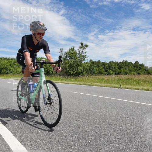 21.06.2026 - Viking Triathlon Michael Burmester http://msf.ph/oto/9873020 21.06.2026 12:35:51 Radfahren 14, 37, 37, 153, 449, 486, 562 meine-sportfotos.de