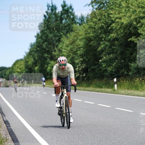 21.06.2026 - Viking Triathlon Michael Burmester http://msf.ph/oto/9873352 21.06.2026 12:48:09 Radfahren 57, 58, 73, 124, 126, 166, 232, 273, 531, 608, 644 meine-sportfotos.de