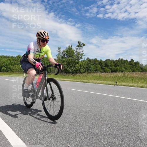21.06.2026 - Viking Triathlon Michael Burmester http://msf.ph/oto/9873514 21.06.2026 12:41:09 Radfahren 40, 43, 192, 332, 491, 498, 566, 656 meine-sportfotos.de