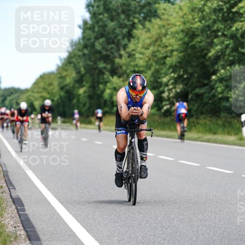 21.06.2026 - Viking Triathlon Michael Burmester http://msf.ph/oto/9873642 21.06.2026 12:50:38 Radfahren 26, 190, 211, 261, 326, 387, 463, 556 meine-sportfotos.de